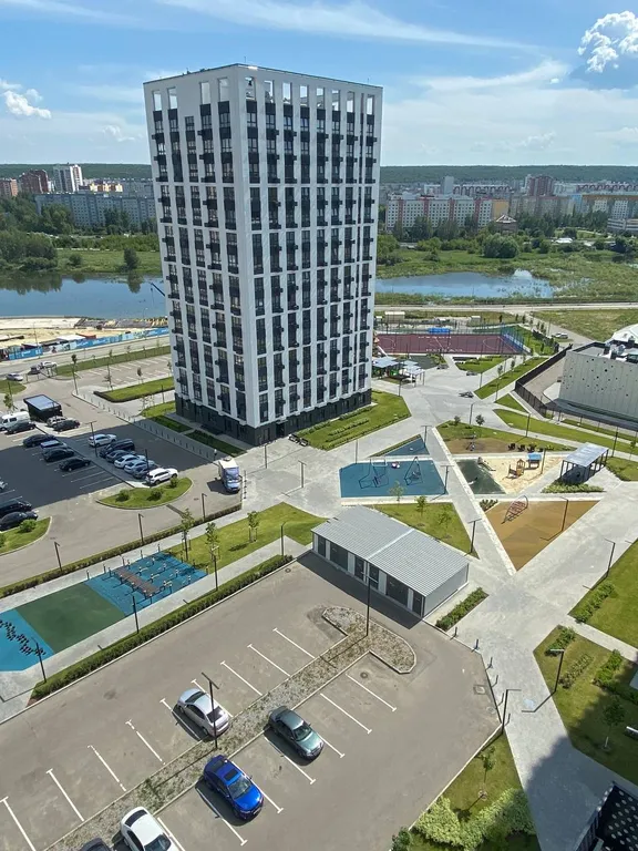 Шикарная квартира рядом трассой при заезде в город, со своей стоянкой