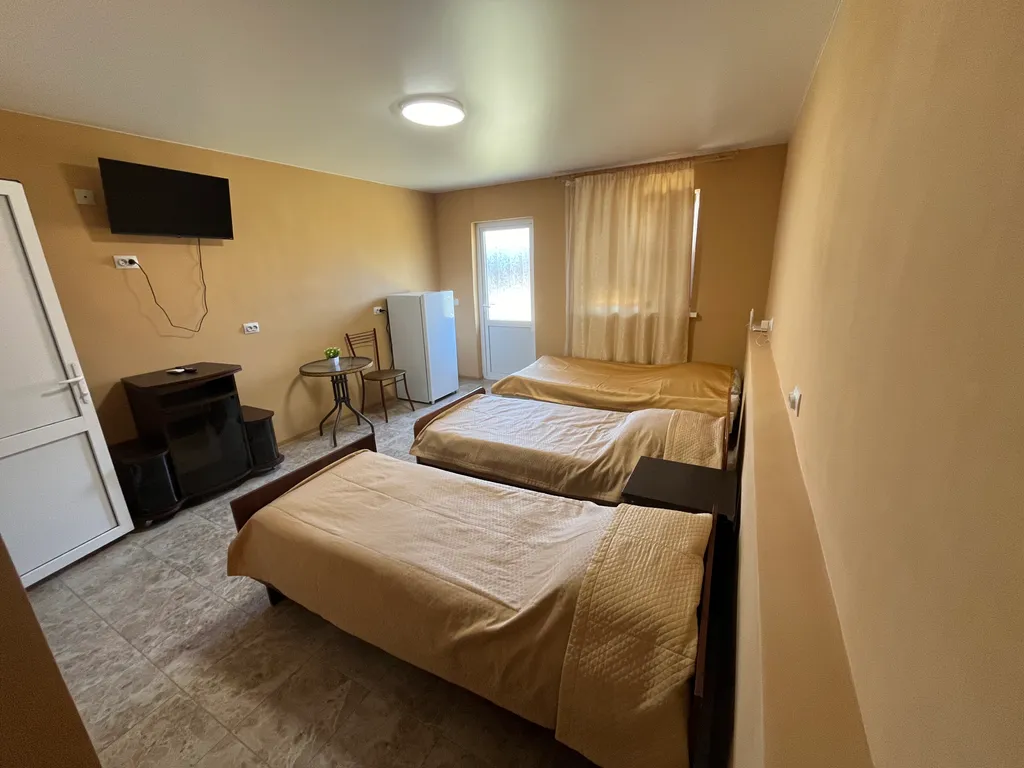 Квартира Трехместный номер стандарт — аренда посуточно в Голубицкая