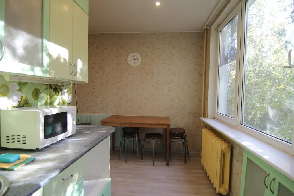 Трёхкомнатная квартира класса стандарт в спальном районе города