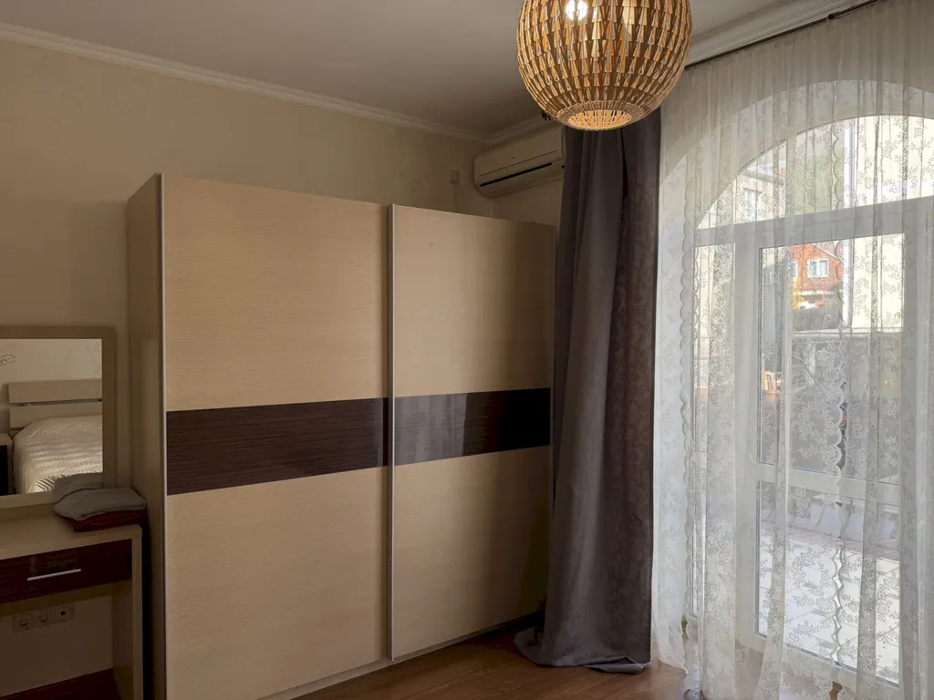 Дом с террасами и видом на море, рядом с центром