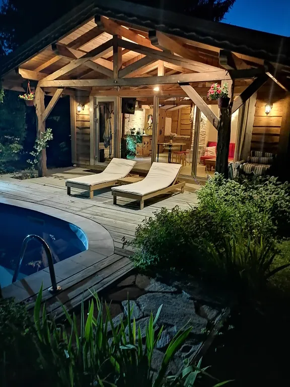 Домик в деревне с бассейном