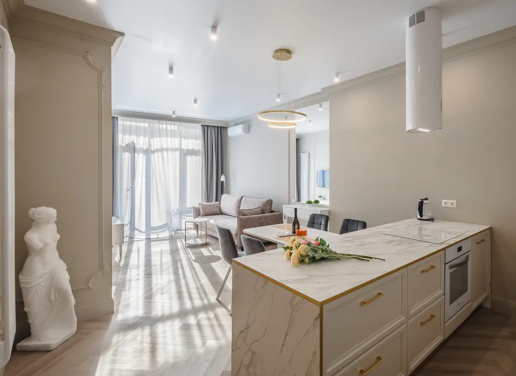 Стильная просторная квартира в историческом центре Ялты в 100м от моря — аренда посуточно в Ялта