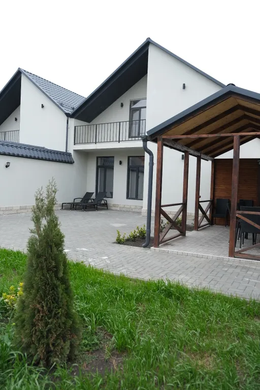 Современный дом у моря