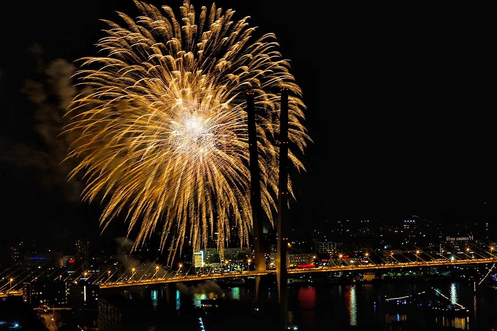 Апартамент люкс с видом на Золотой Мост и залив.