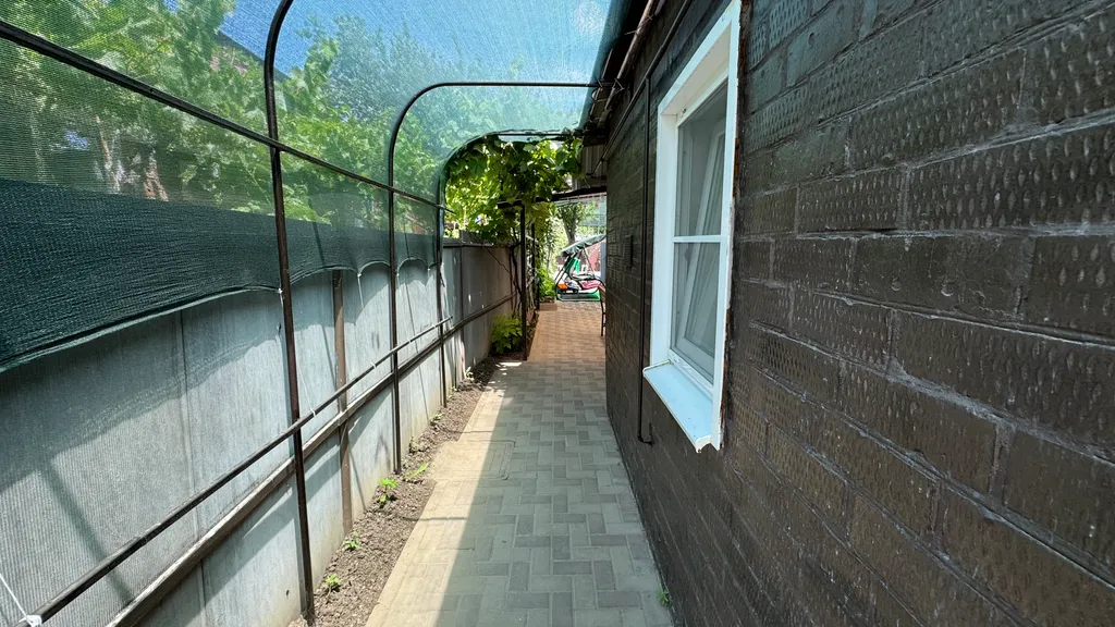 Комфортный дом и двор целиком под ключ без хозяина у моря Комильфо