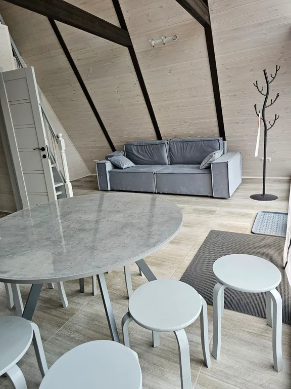 Шестиместный коттедж с изолированным участком 10 соток №2