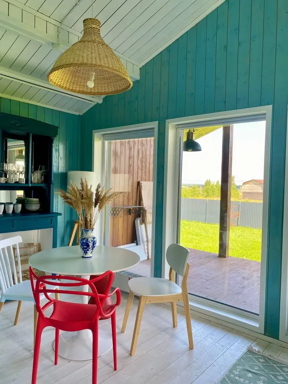 Дизайнерский домик у леса