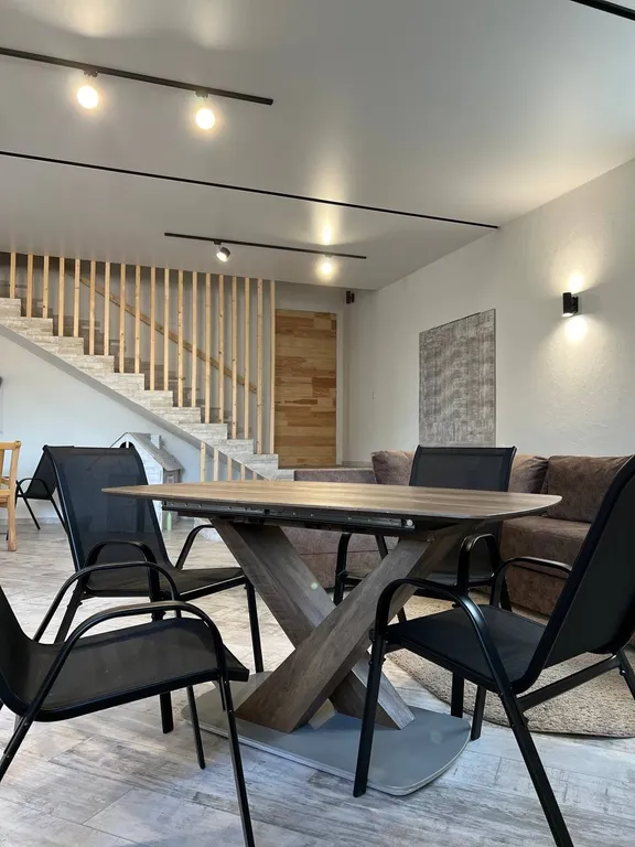 Новый уютный коттедж в черте города