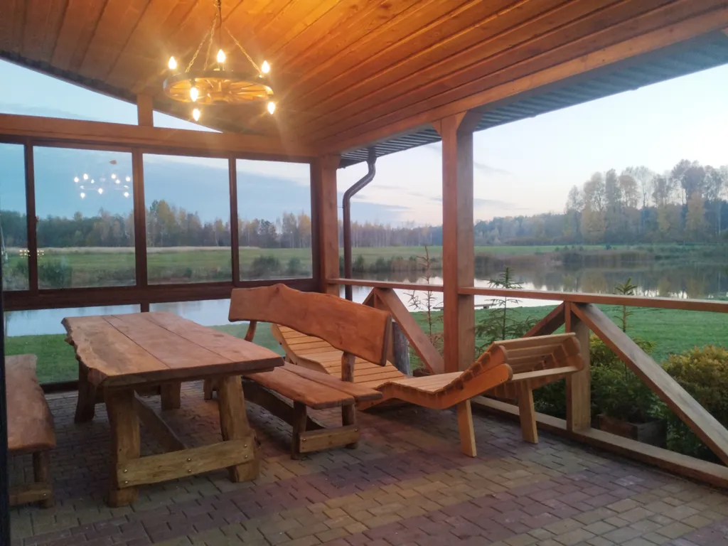 Дом с озером, река, лес