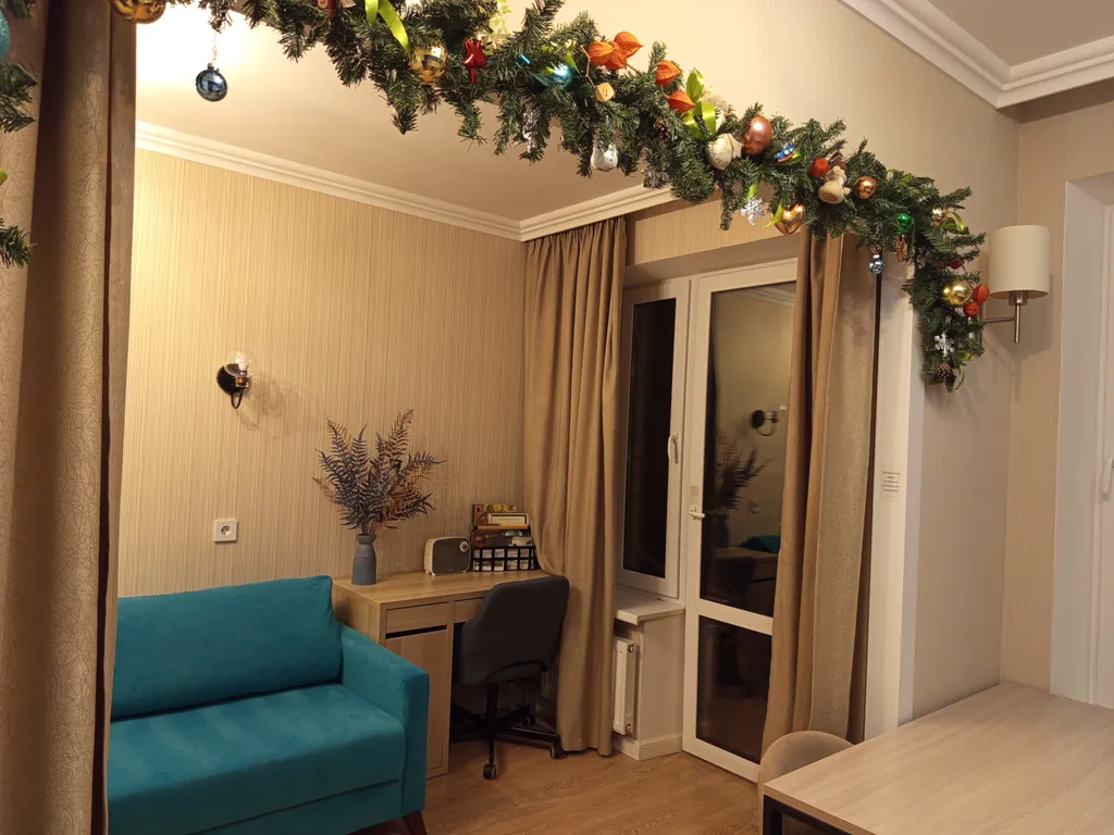 Студия с видом на город