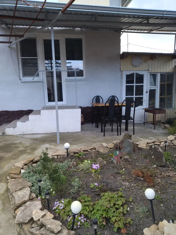 Дом около озера