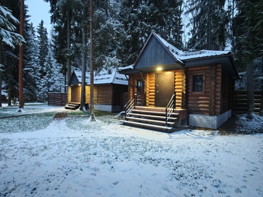 Коттедж Гостевой дом в лесу с баней на дровах, чаном, бассейном, джакузи — аренда посуточно в Солнечногорск