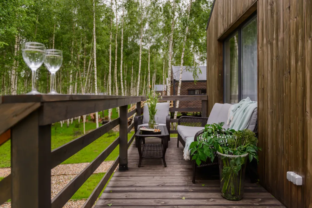 Дом с патио зоной на террасе