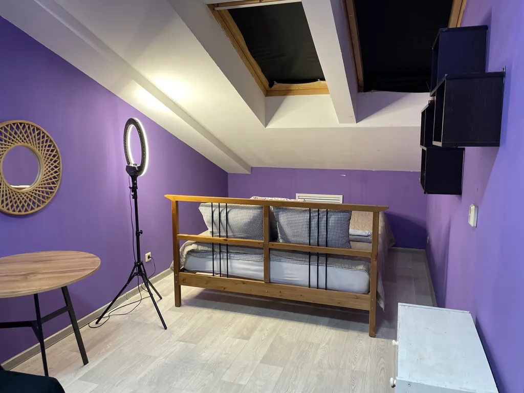 Квартира Фиолетовая комната на Невской мансарде — Санкт-Петербург