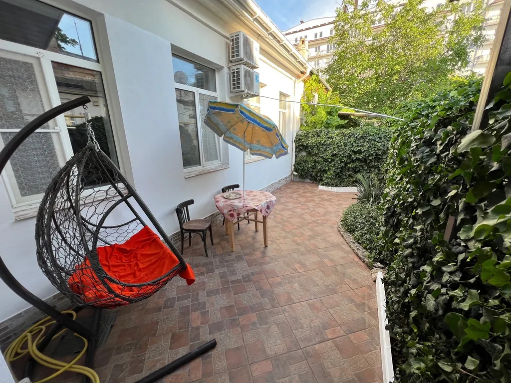 Домик с чудным зелёным двориком