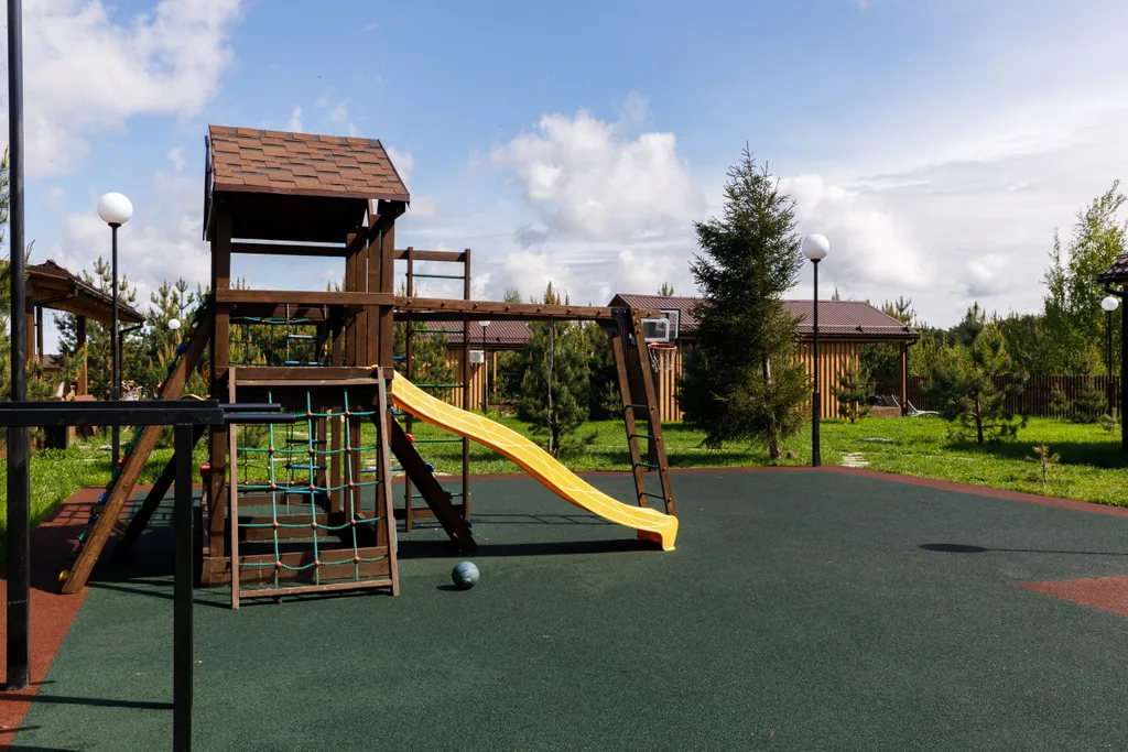 Коттедж 42 метра в лесу у пруда