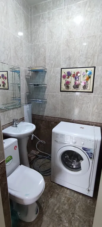 Квартира Трехкомнатная квартира в центре города, в 700 метрах от пляжа — Каспийск