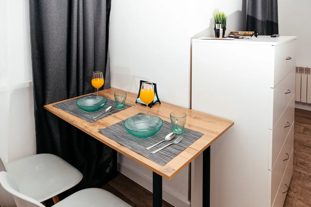 У железнодорожного вокзала