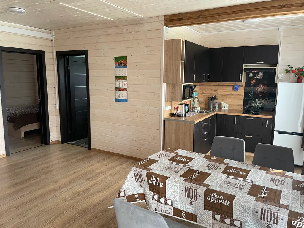 Коттедж Уютный коттедж с видом на озеро Врево — Володарское