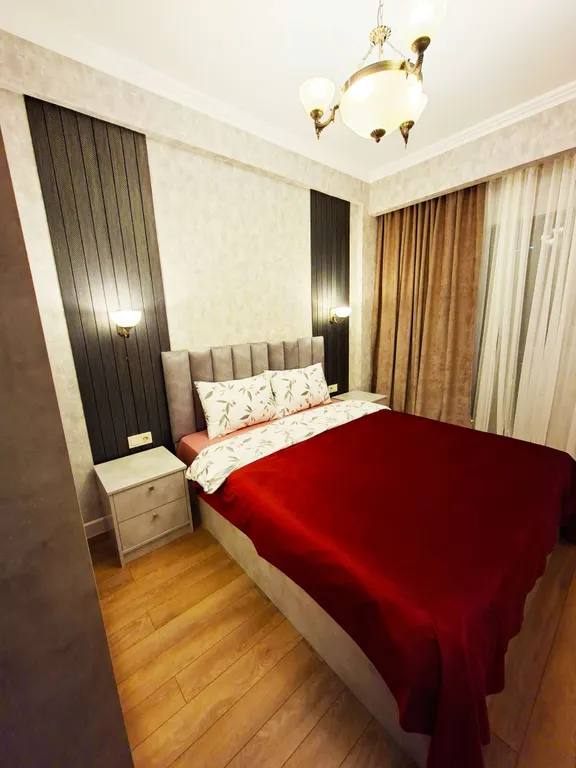 Просторная трехкомнатная квартира в центре Тбилиси с видом на рекуКуру