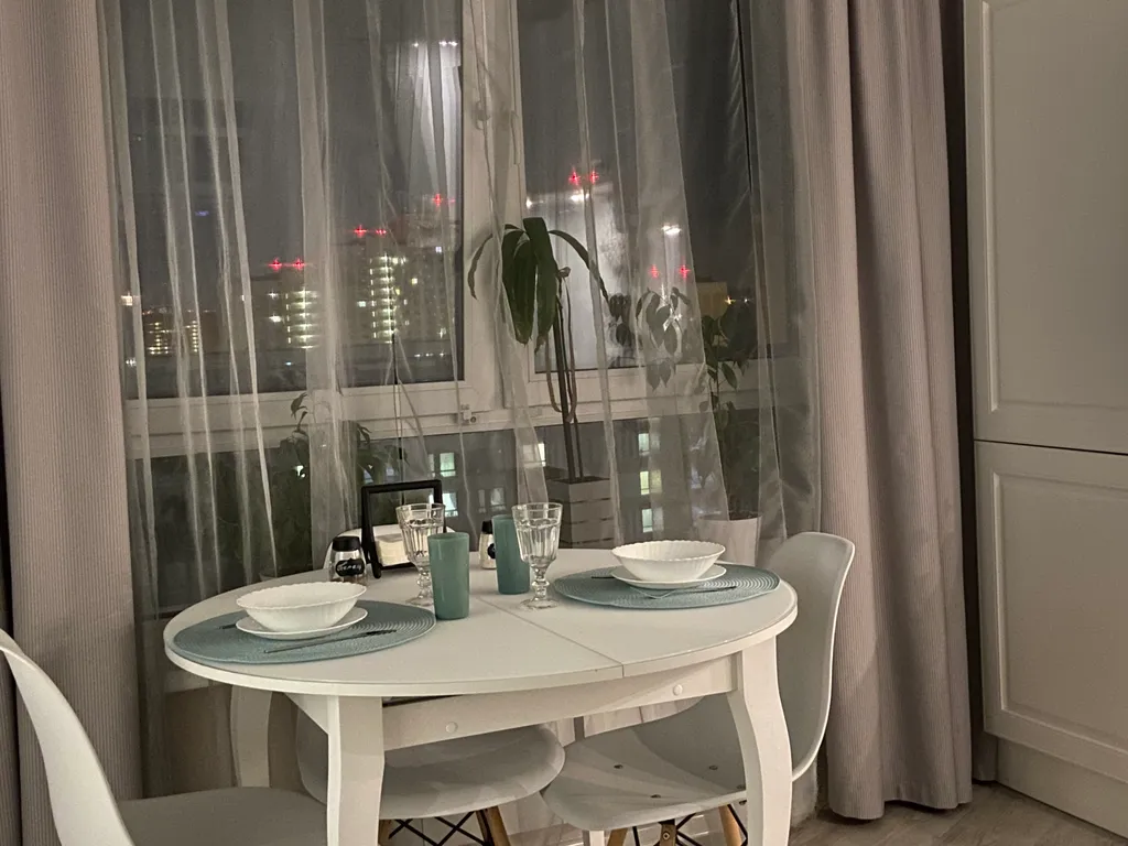 Встречайте рассветы в дизайнерской квартире с видом на Останкино.