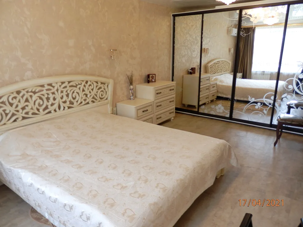 Квартира Трехкомнатная квартира в тихом районе Евпатории — Евпатория