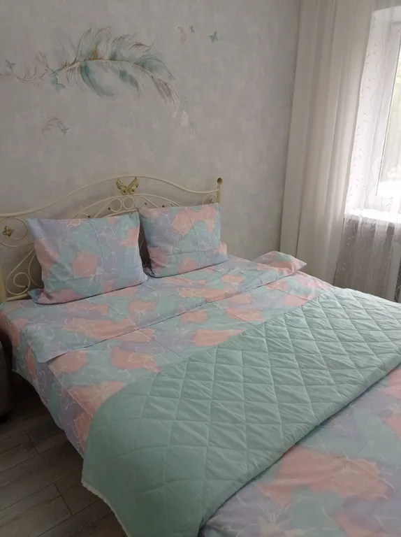 Рядом с ж/д вокзалом и  королевской усадьбой Станиславово.