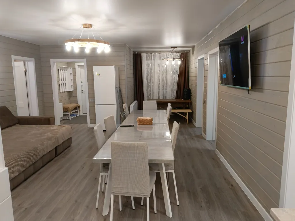 Новый дом-баня с беседками у леса