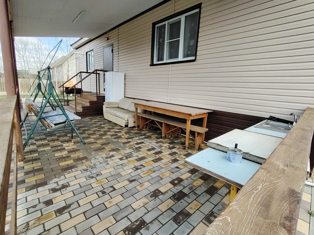 Большой дом в черте города