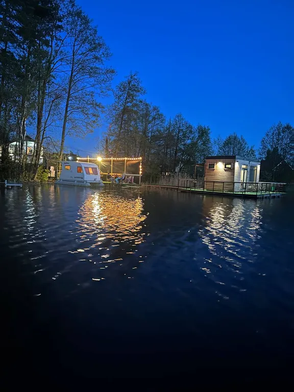 Дом на воде. Хаусбот. Озеро Таир.