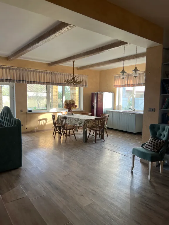 Загородный дом на берегу реки