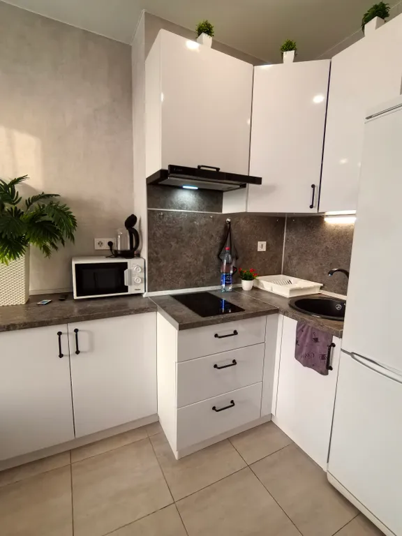 Студия с видом на город