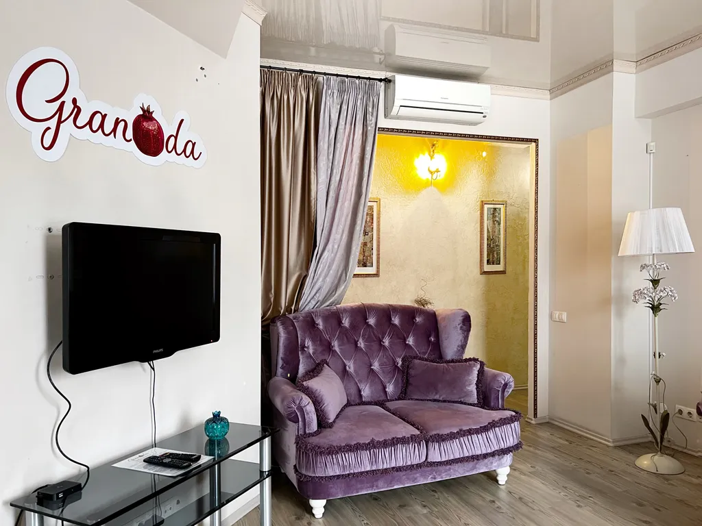 Красивая большая двухкомнатная квартира в микрорайоне Красный Камень