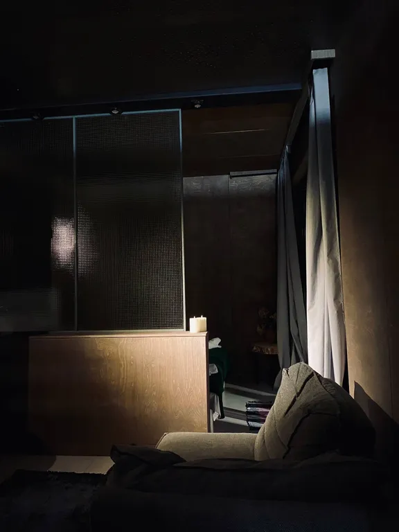 Коттедж Кемпинг на конюшне. Домик с видом на лошадей — Стеклянный