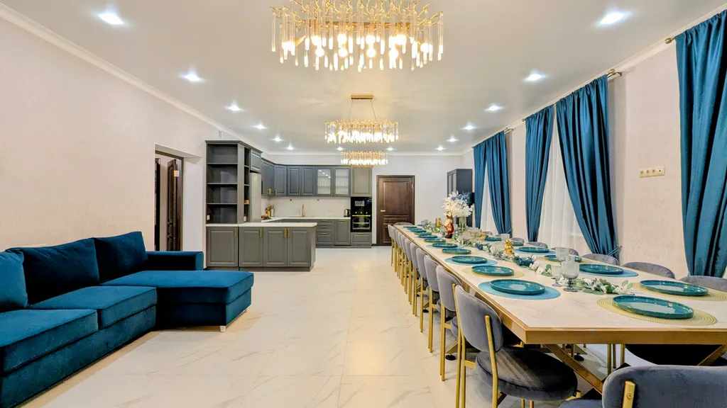 Дом с бассейном, сауной и бильярдом