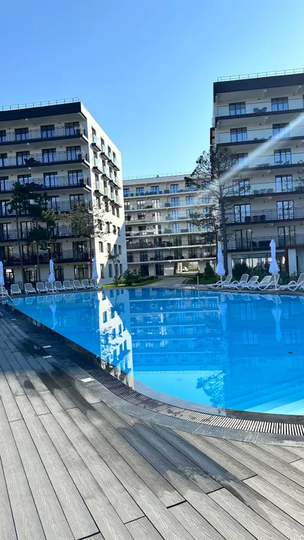 Апартаменты с бассейном на берегу моря