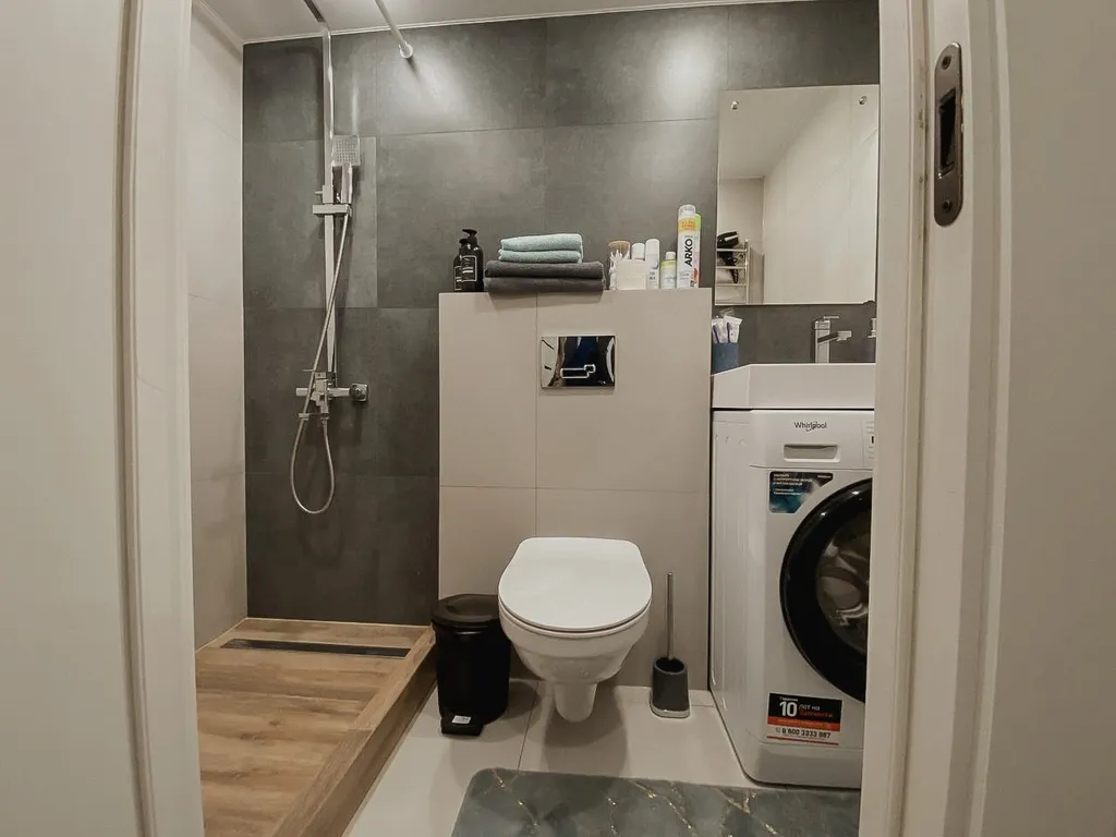 Дизайнерская двухуровневая квартира с панорамными окнами