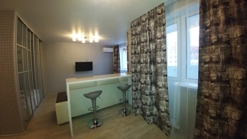 Уютная квартира-студия с дизайнерским ремонтом в новом высотном доме