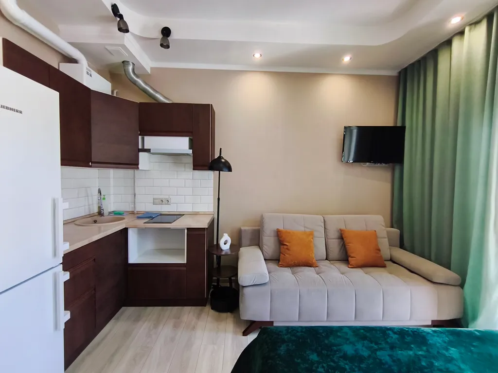 Стильная студия с балконом и  панорамным видом на горы