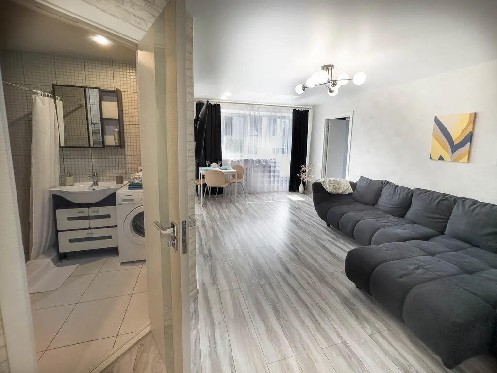 2-комнатная с видом на площадь Ленина