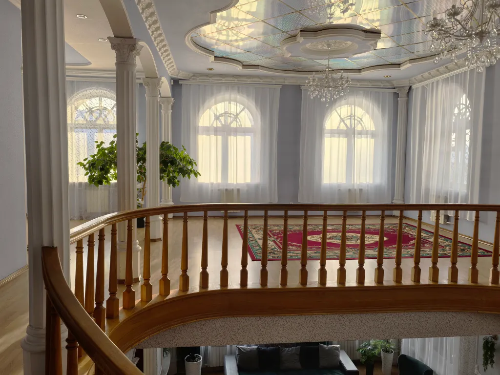 Коттедж в центре города с бассейном