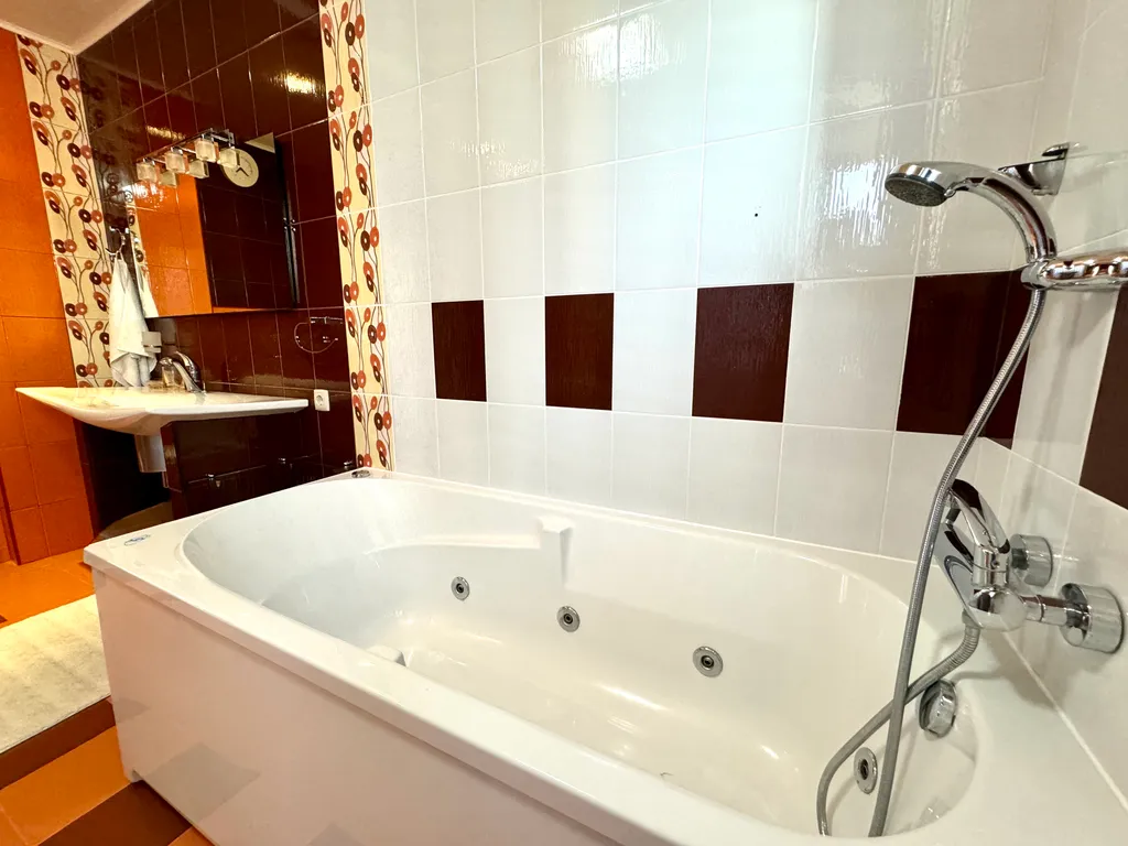 Дом с бассейном