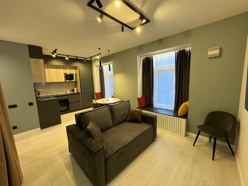 Апартаменты-студия в центре города в новом дoме бизнec-клаcса