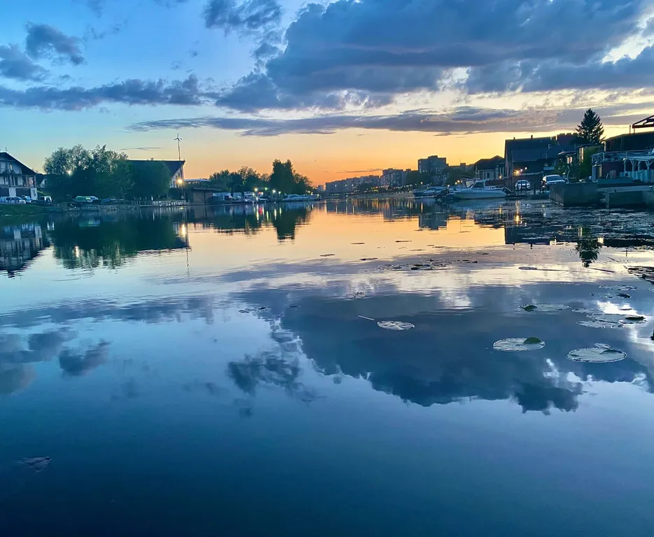 Эллинг у реки