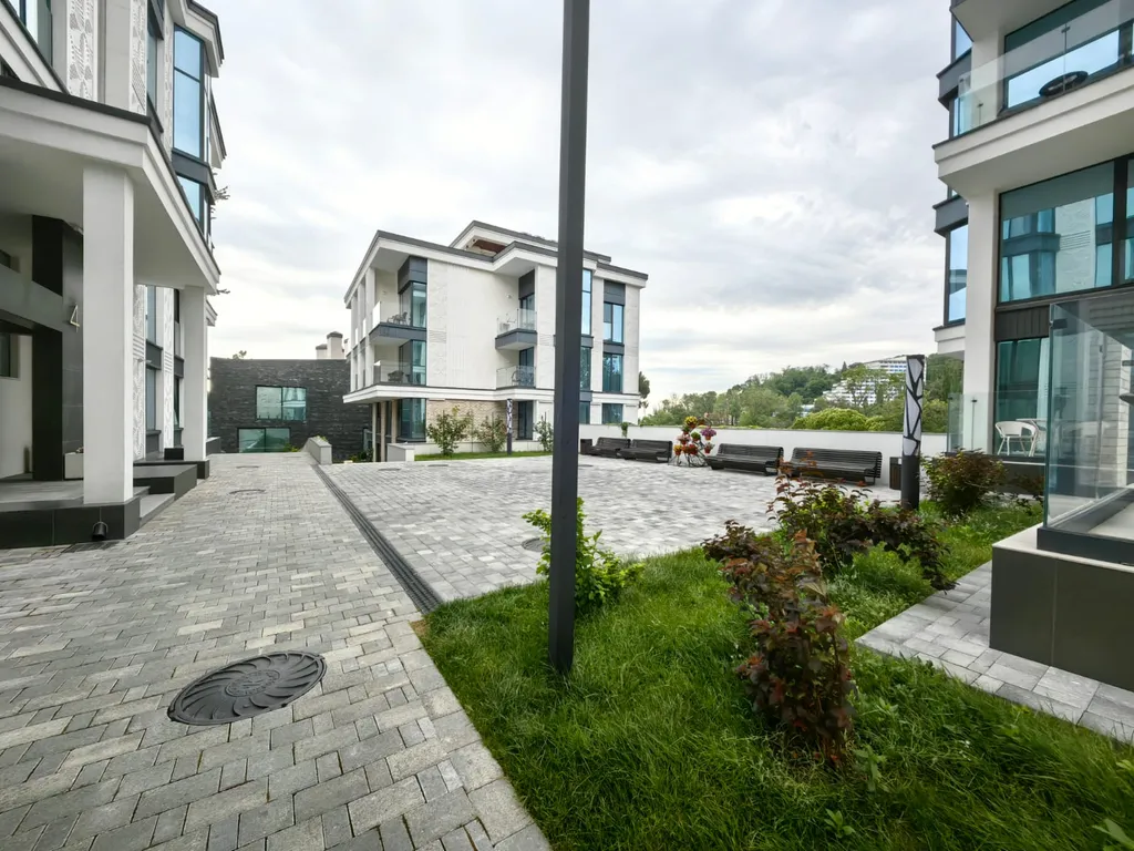 Дизайнерский апартамент с видом на бассейн