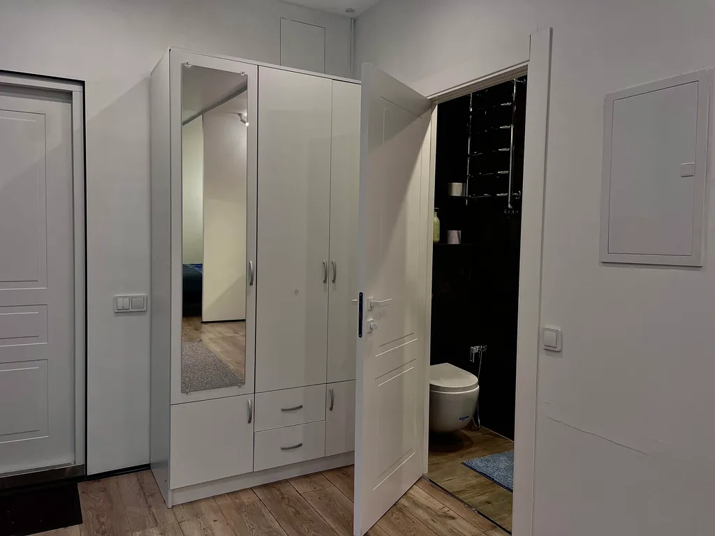 Новый дом с панорамными окнами у леса, в 5 минутах до канатных дорог