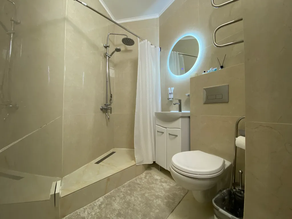 Комфортная квартира в доме у реки, возле входа в центральный парк