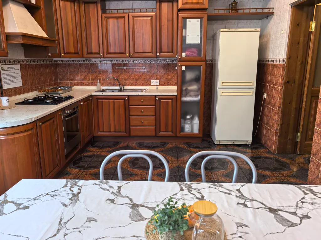 Коттедж в центре города с бассейном