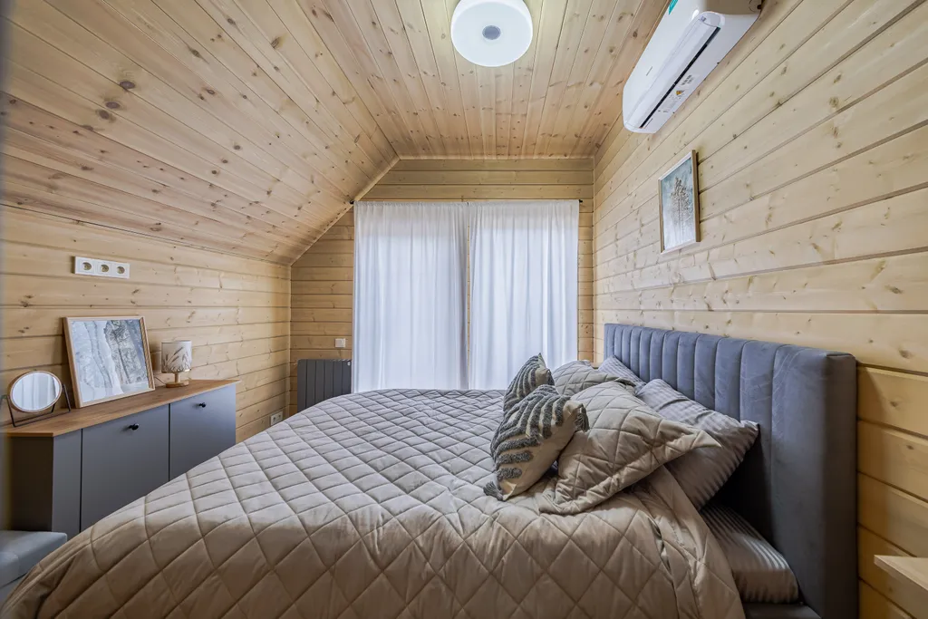 Дом у озера с чаном