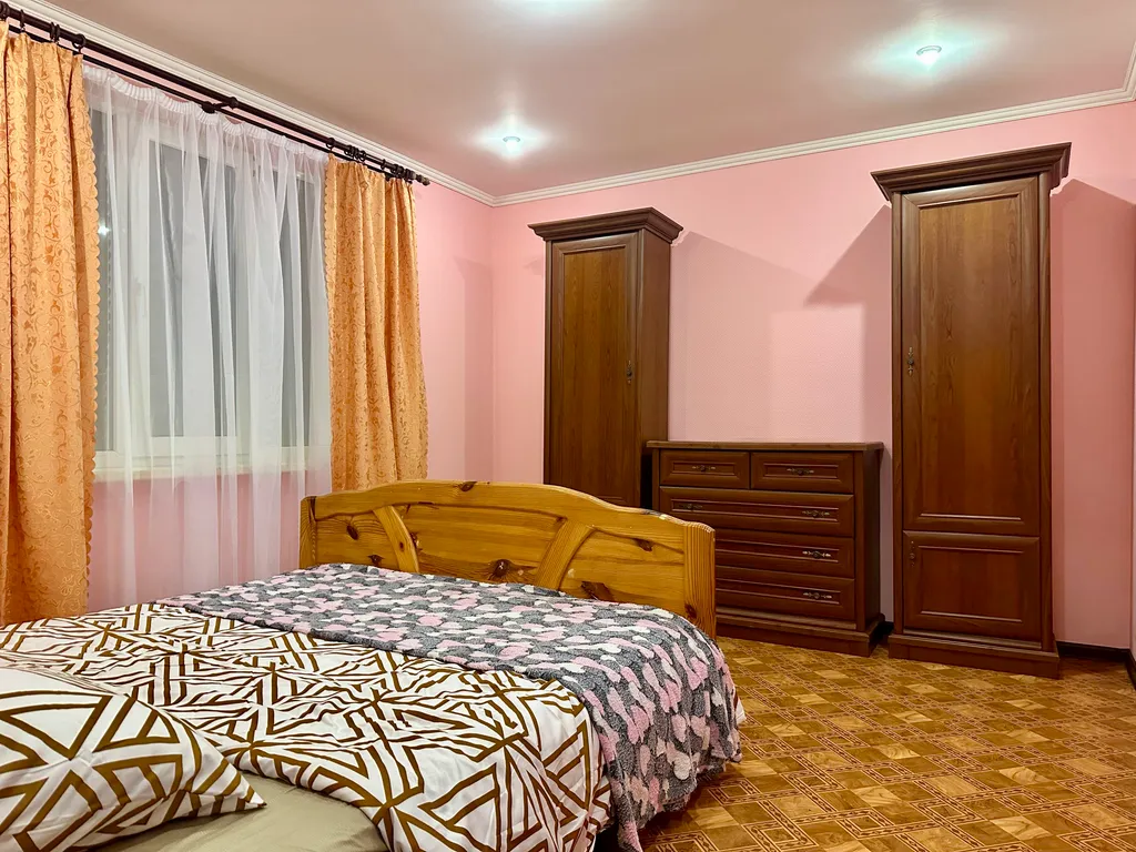 Коттедж Первый этаж дома с отдельным входом 70м2,до моря 4 минуты. — Севастополь